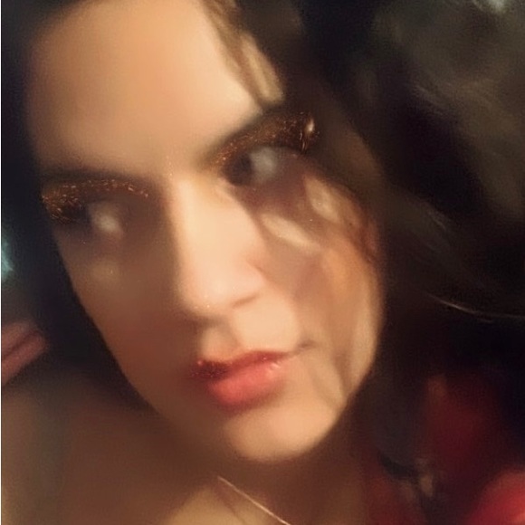 Meet your seller! Hi I’m Michelle 🫶🏻 - Picture 9 of 16